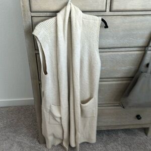 Ann Taylor Loft Women’s long sweater with side slits and two front pockets size